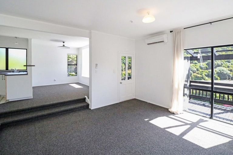 Photo of property in 113 Houghton Bay Road, Houghton Bay, Wellington, 6023