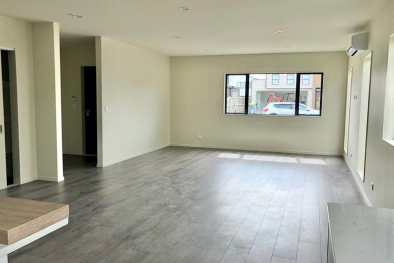 Photo of property in 17 Toanui Road, Hobsonville, Auckland, 0616