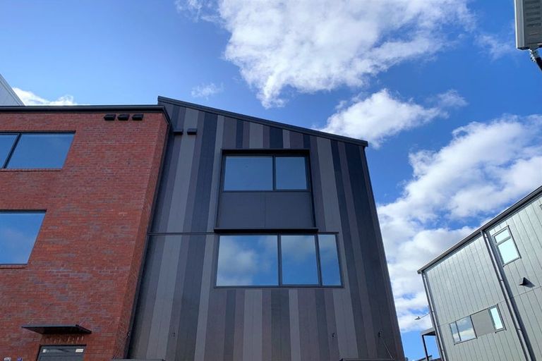 Photo of property in 8/2 Rangitamiro Place, Hobsonville, Auckland, 0616