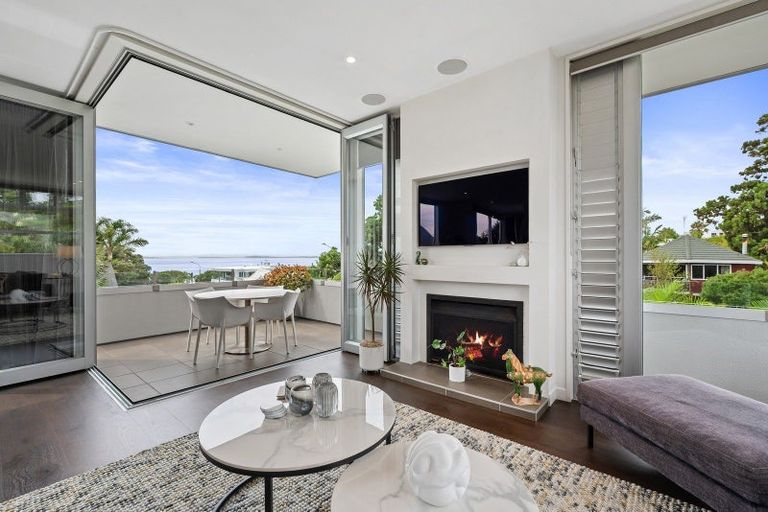 Photo of property in 2/2a Earnoch Avenue, Takapuna, Auckland, 0622