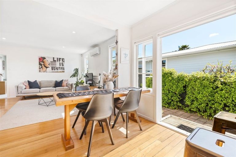 Photo of property in 1/10 Neil Avenue, Te Atatu Peninsula, Auckland, 0610