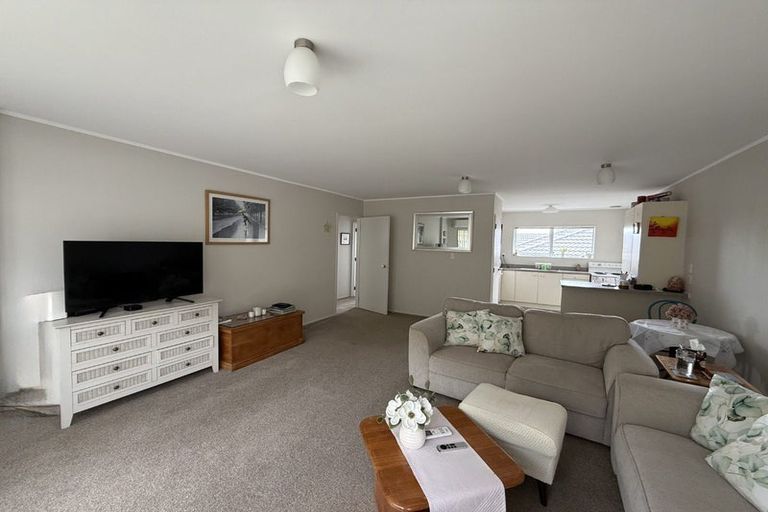 Photo of property in 130m Lakeside Drive, Orewa, 0931