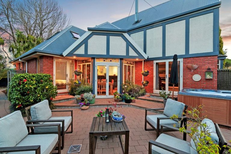 Photo of property in 1/24a Larch Place, Casebrook, Christchurch, 8051