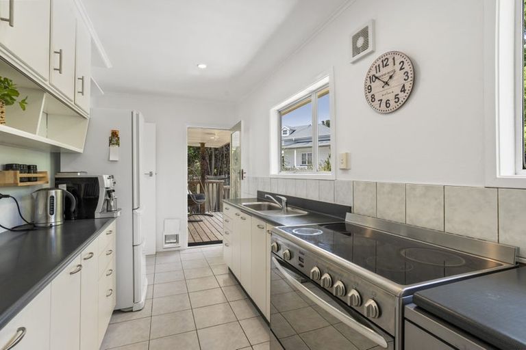Photo of property in 11 Hague Place, Birkenhead, Auckland, 0626