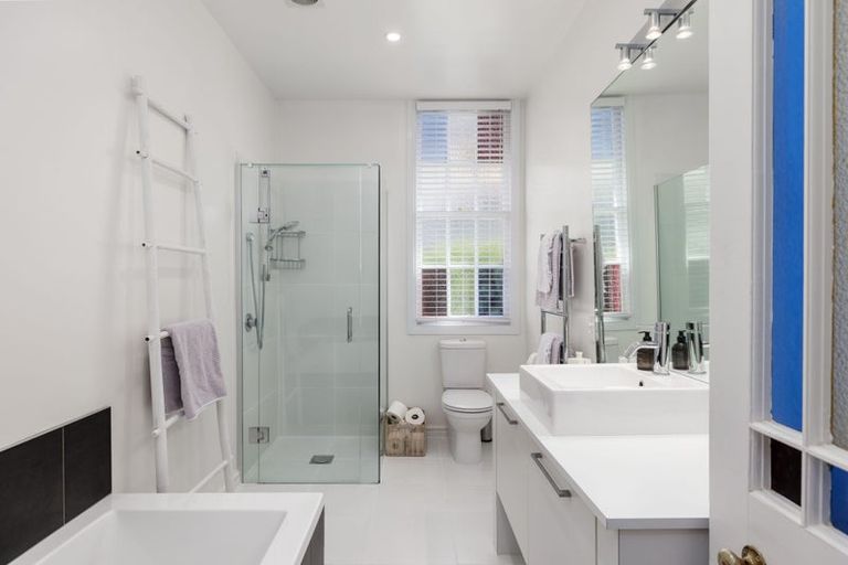 Photo of property in 33 Hawkesbury Avenue, St Albans, Christchurch, 8014