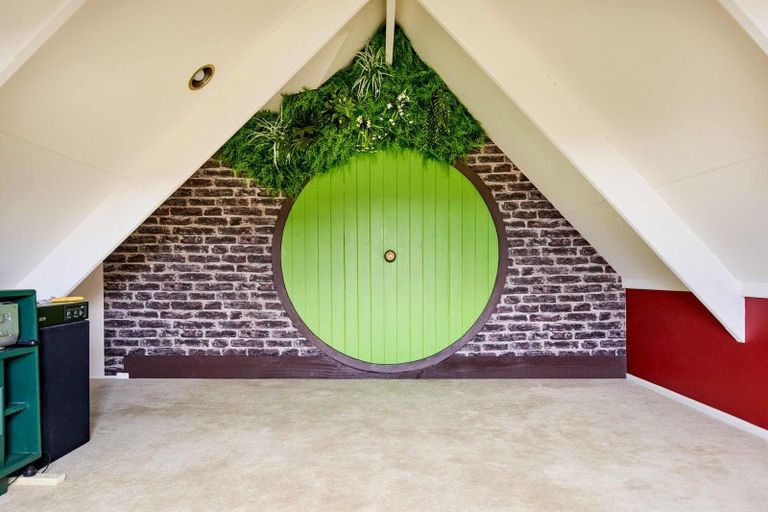 Photo of property in 18 Solander Place, Whitby, Porirua, 5024