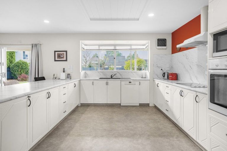 Photo of property in 15 Wood Street, Greytown, 5712