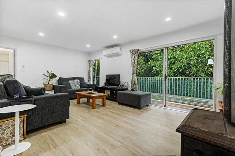 Photo of property in 11 Kilcar Place, Massey, Auckland, 0614