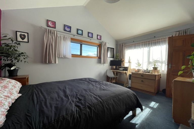 Photo of property in 69 Endeavour Street, Lyall Bay, Wellington, 6022