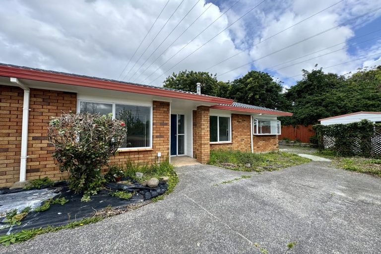 Photo of property in 6 Porter Avenue, Te Atatu South, Auckland, 0610
