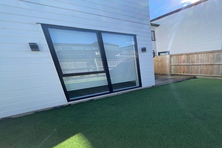 Photo of property in 16 Minhas Road, Papakura, 2110