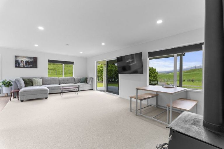 Photo of property in 489a Barrett Road, Omata, New Plymouth, 4374