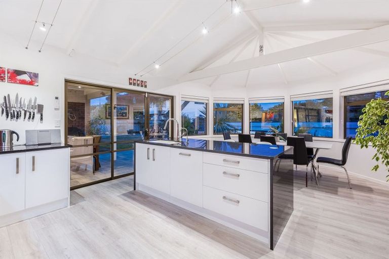 Photo of property in 109 Golf Road, Paraparaumu Beach, Paraparaumu, 5032