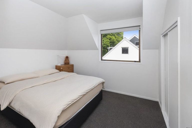 Photo of property in 2/76 Hinau Street, Riccarton, Christchurch, 8041