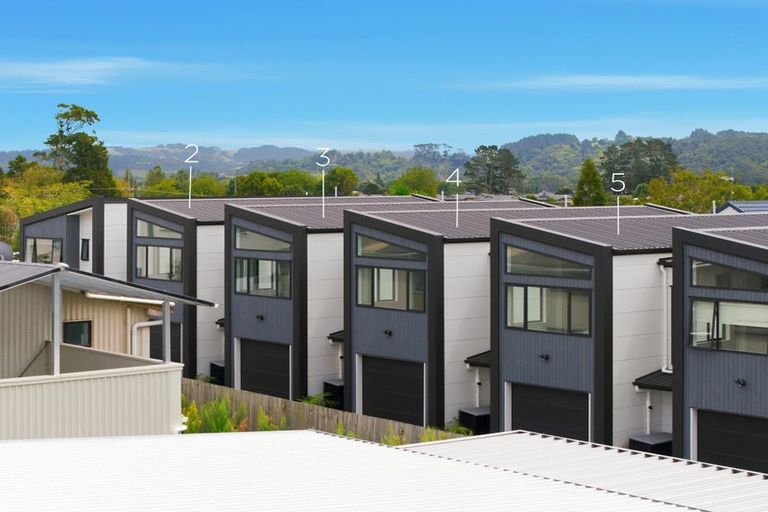 Photo of property in 2/7 Tapu Road, Huapai, Kumeu, 0810
