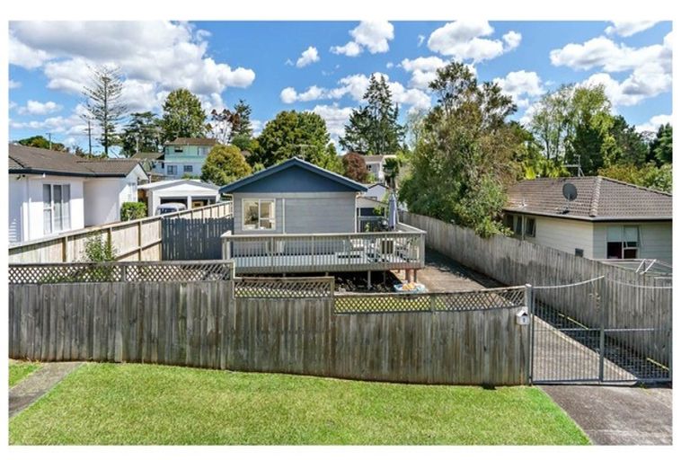 Photo of property in 5 Scarlet Drive, Ranui, Auckland, 0612