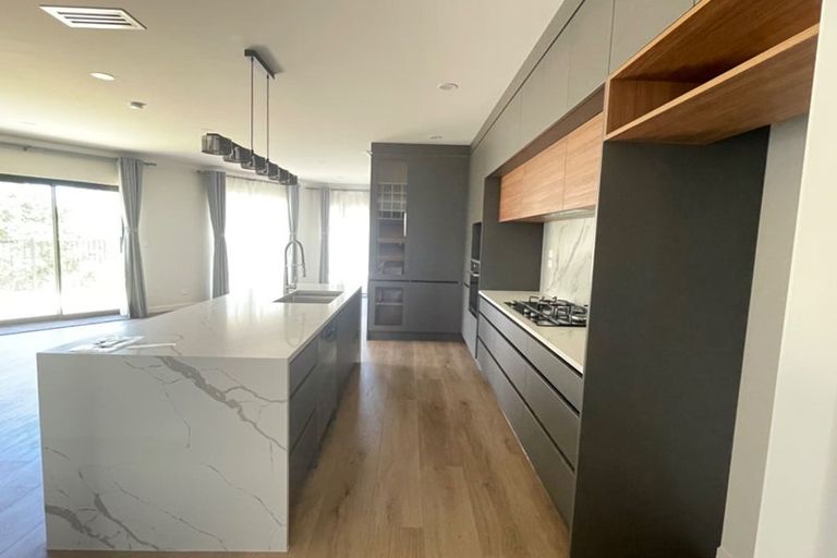 Photo of property in 2e Matatahi Road, Flat Bush, Auckland, 2019