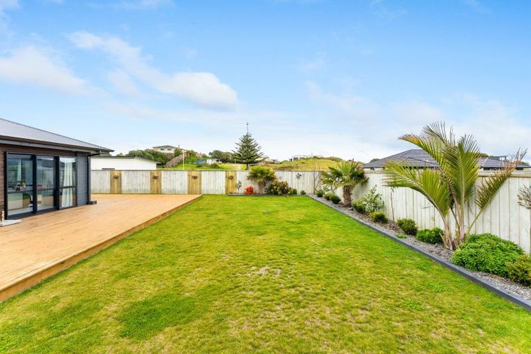 Photo of property in 5 Golf Vue Place, Castlecliff, Whanganui, 4501