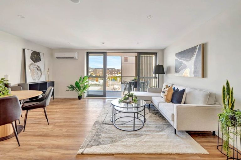 Photo of property in 1/1g Dishys Road, Flat Bush, Auckland, 2019