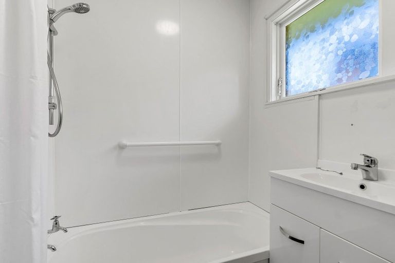 Photo of property in 3 Sturges Road, Henderson, Auckland, 0610