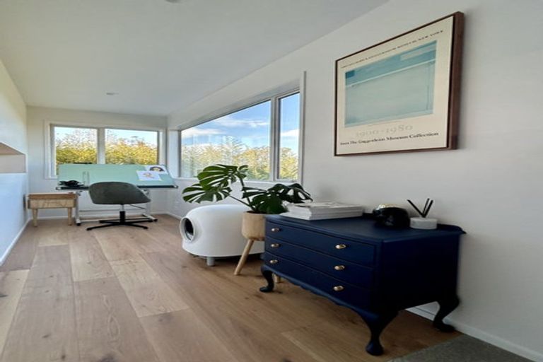 Photo of property in 18 Macbeth Court, Milford, Auckland, 0620