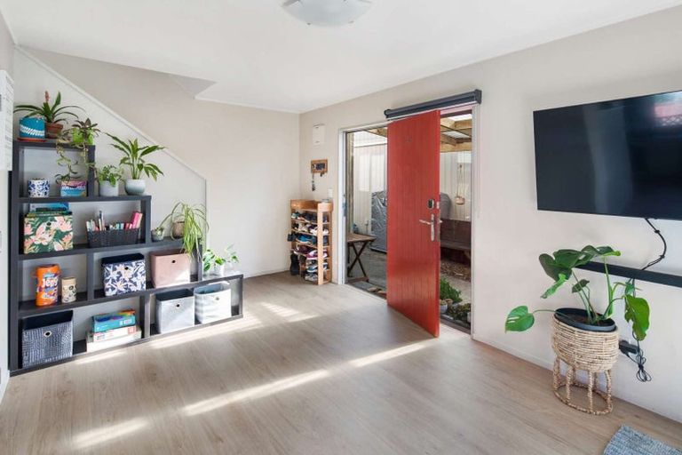 Photo of property in 3/131 Queens Drive, Lyall Bay, Wellington, 6022