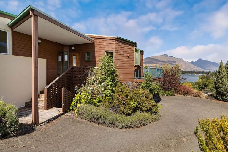 Photo of property in 23 Golden Terrace, Queenstown, 9300