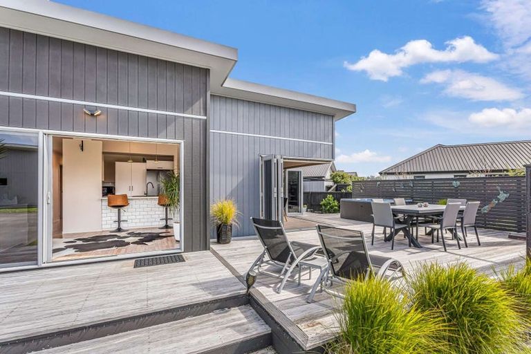 Photo of property in 10 Rena Place, Whitianga, 3510