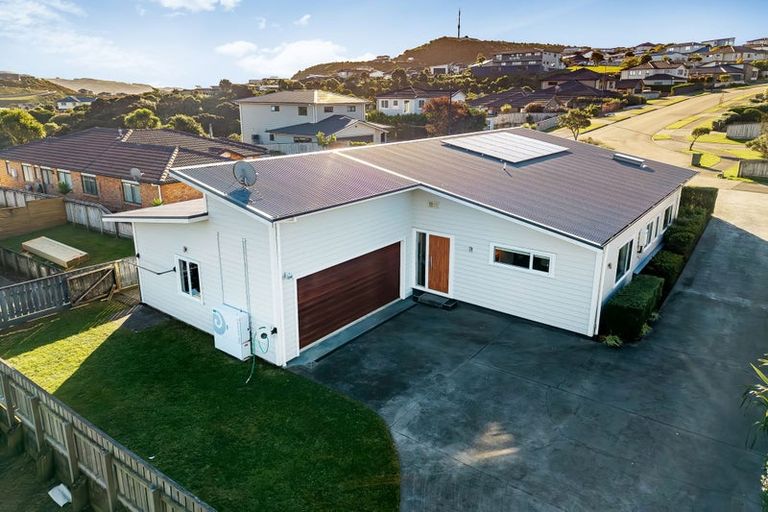 Photo of property in 21 Tasman Close, Aotea, Porirua, 5024
