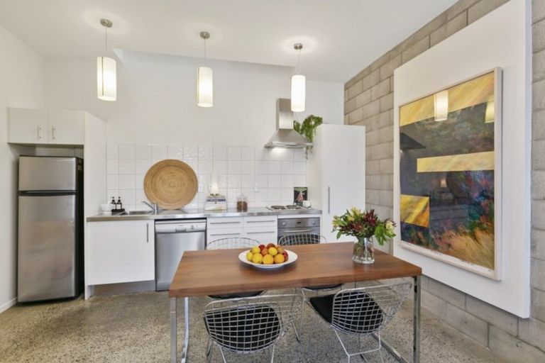Photo of property in Mondrian Townhouses, 4/24 Hanson Street, Mount Cook, Wellington, 6021