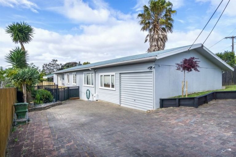 Photo of property in 11 Mayall Avenue, Beach Haven, Auckland, 0626