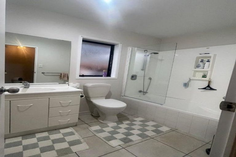Photo of property in 64 Sandwick Drive, Weymouth, Auckland, 2103
