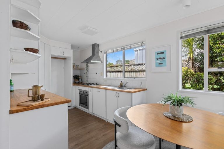 Photo of property in 1/114 Canongate Street, Birkdale, Auckland, 0626