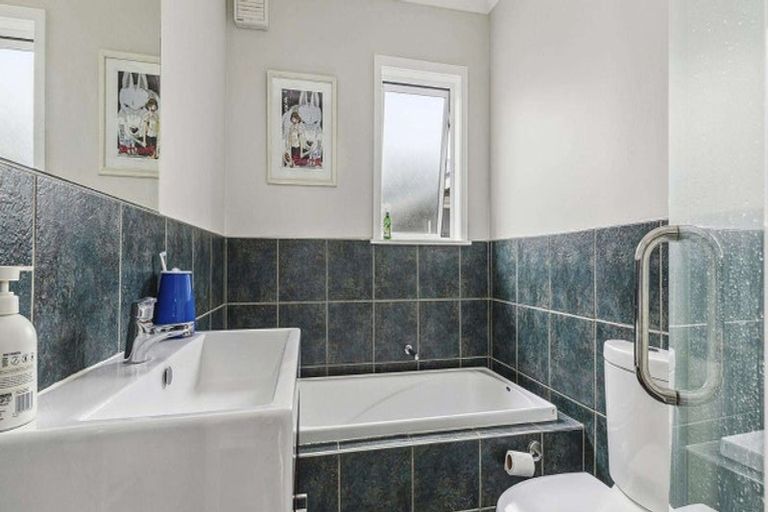 Photo of property in 101 Apu Crescent, Lyall Bay, Wellington, 6022