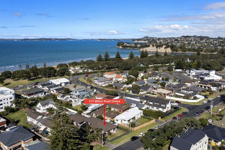 Photo of property in 1/11 Milton Road, Orewa, 0931