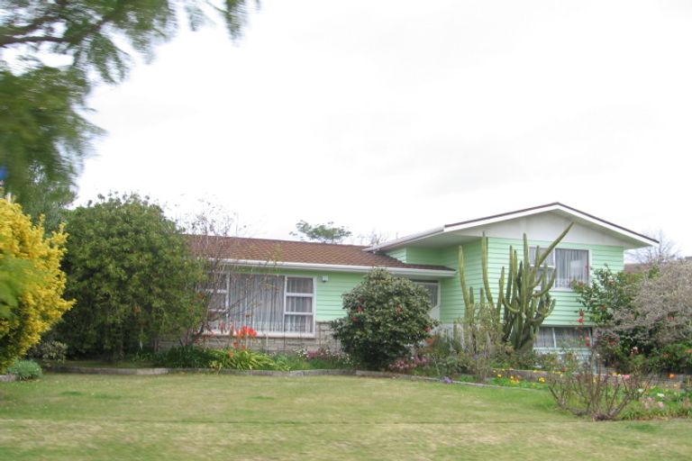 Photo of property in 16 Golding Road, Taradale, Napier, 4112