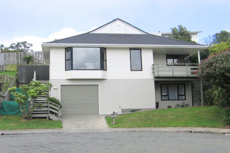 Photo of property in 13 Rice Crescent, Newlands, Wellington, 6037