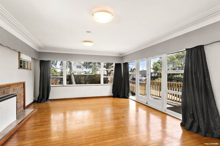 Photo of property in 3179 Great North Road, New Lynn, Auckland, 0600