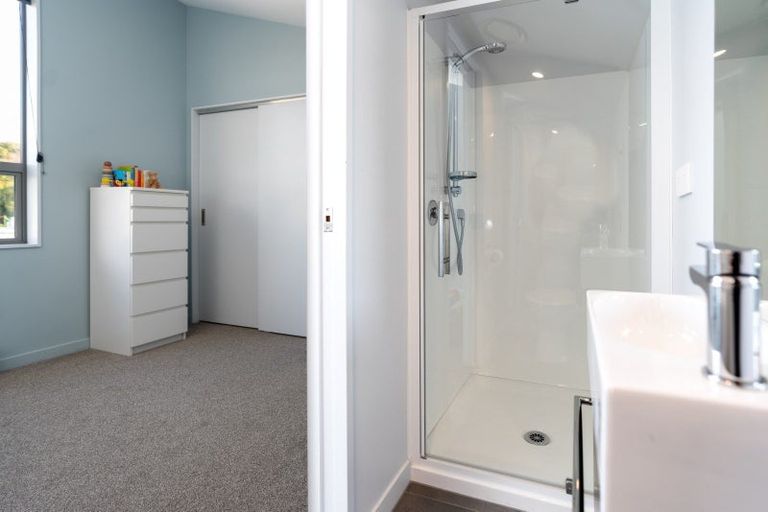Photo of property in 13/2u Stone Street, Miramar, Wellington, 6022