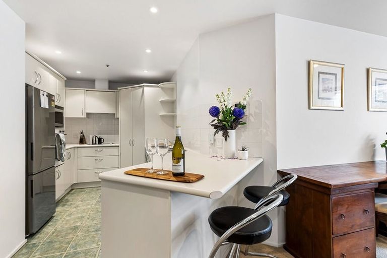 Photo of property in 1i/175 Hurstmere Road, Takapuna, Auckland, 0622