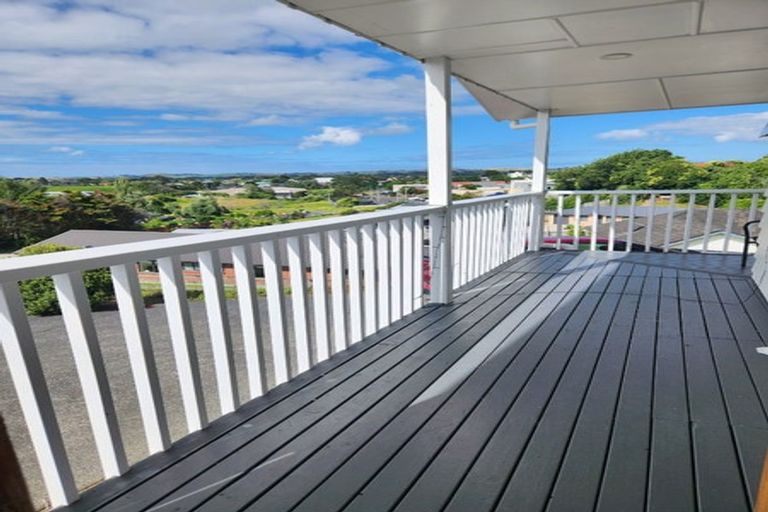 Photo of property in 9 Trosk Place, Waiuku, 2123