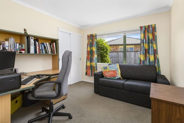 Photo of property in 1c Kereru Bend, Tawa, Wellington, 5028