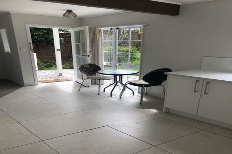 Photo of property in 26 Richards Avenue, Forrest Hill, Auckland, 0620