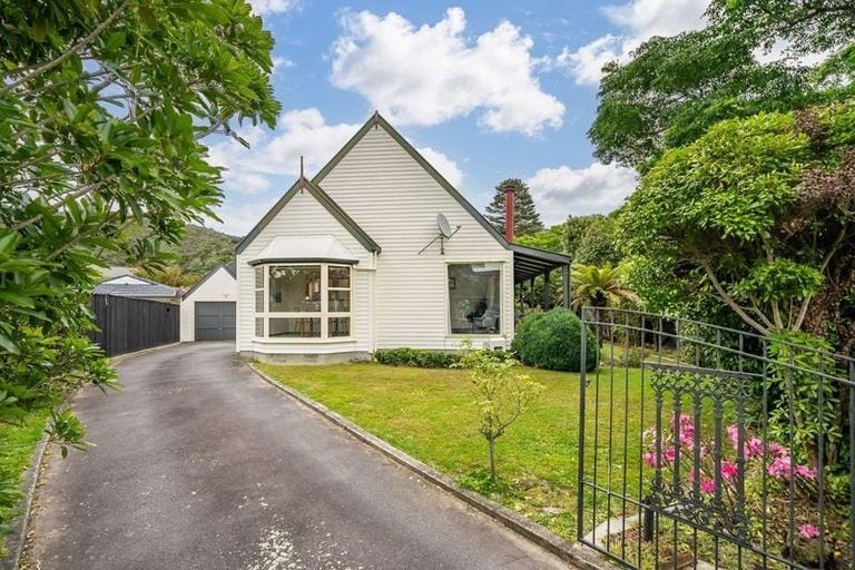 Photo of property in 3 Mcenroe Grove, Naenae, Lower Hutt, 5011