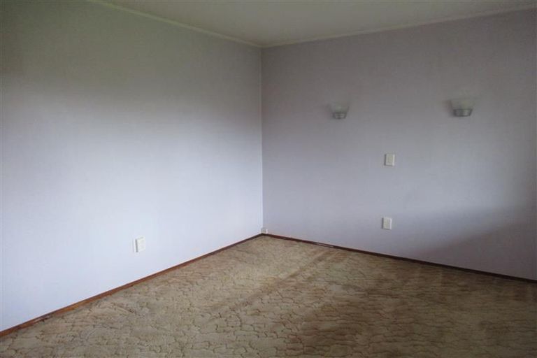 Photo of property in 1/24 Frank Evans Place, Henderson, Auckland, 0610