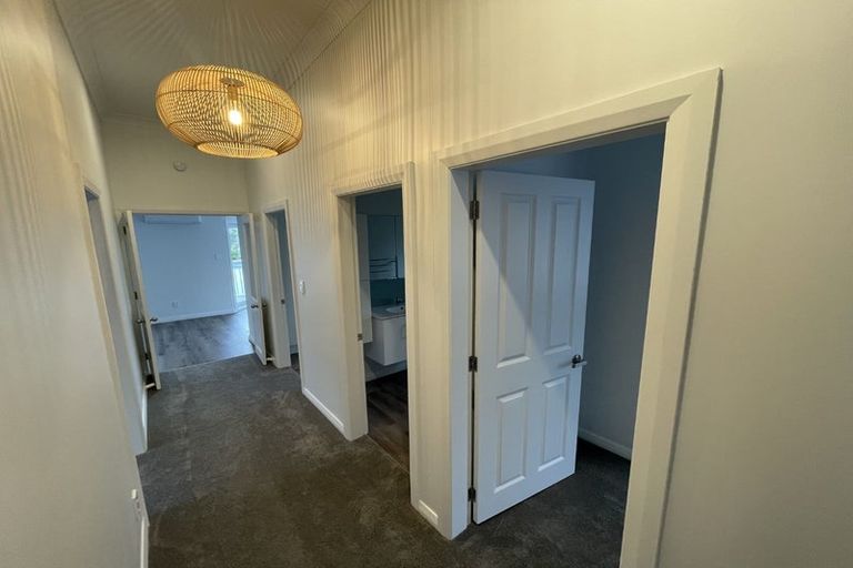 Photo of property in 14 West Road, Northland, Wellington, 6012