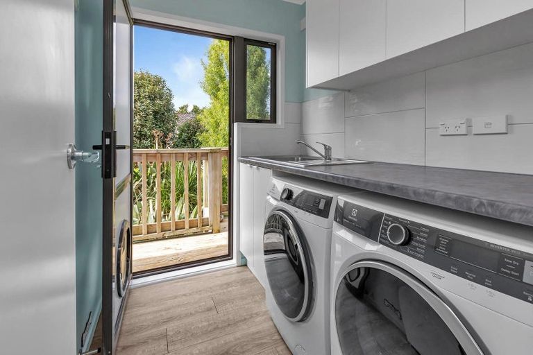 Photo of property in 1 Ishtar Place, One Tree Point, 0118