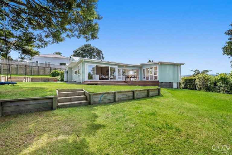 Photo of property in 34 Miromiro Road, Normandale, Lower Hutt, 5010