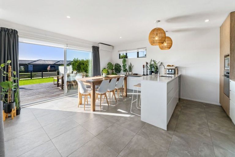 Photo of property in 11 Wheriko Avenue, Glenbrook, Waiuku, 2681