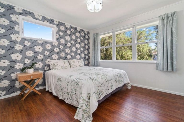 Photo of property in 55 Graham Avenue, Te Atatu Peninsula, Auckland, 0610